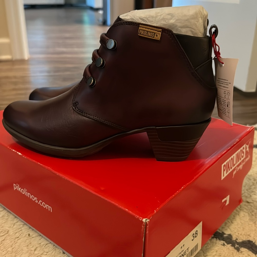 Pikolinos booties never worn